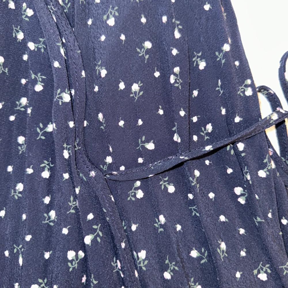 Brandy Melville Tie across dress - Picture 2 of 2
